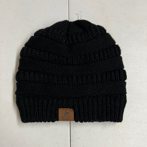Black Knit Beanie - Picture 1 of 3